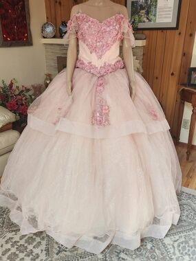 ✨ Stunning 3D Floral Sparkle Ball Gown - 2-Piece Quinceañera Set ✨
